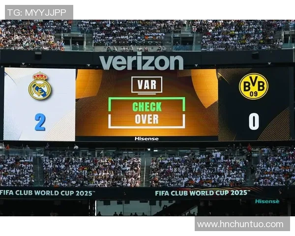 中超精彩对决皇马与巴黎圣日耳曼战成平局乌龙球引发全场热烈反响 中超精彩对决皇马与巴黎圣日耳曼战成平局乌龙球引发全场热烈反响